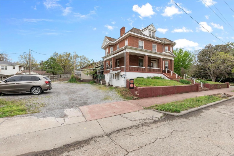 239 Middle Street, Cape Girardeau, Missouri 63701, ,Commercial Sale,For Sale,Middle,MAR24026409