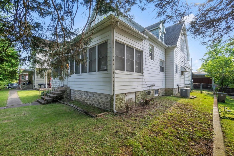 435 Frederick Street, Cape Girardeau, Missouri 63701, 6 Bedrooms Bedrooms, 12 Rooms Rooms,2 BathroomsBathrooms,Residential,For Sale,Frederick,MAR24033194