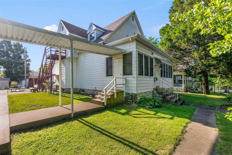 435 Frederick Street, Cape Girardeau, Missouri 63701, 6 Bedrooms Bedrooms, 12 Rooms Rooms,2 BathroomsBathrooms,Residential,For Sale,Frederick,MAR24033194
