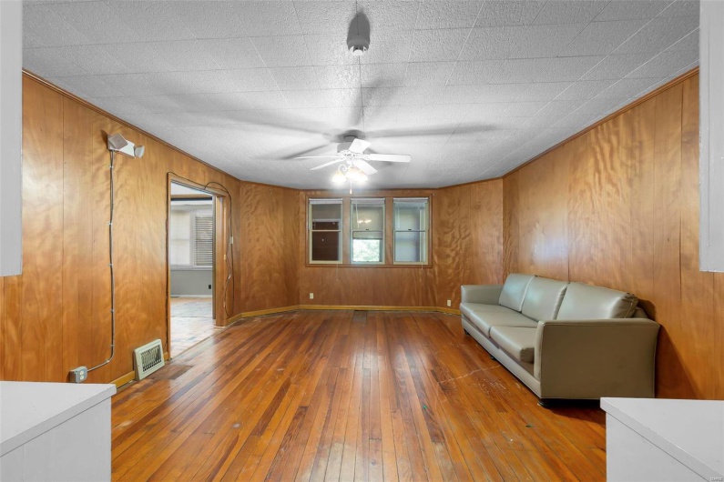 435 Frederick Street, Cape Girardeau, Missouri 63701, 6 Bedrooms Bedrooms, 12 Rooms Rooms,2 BathroomsBathrooms,Residential,For Sale,Frederick,MAR24033194