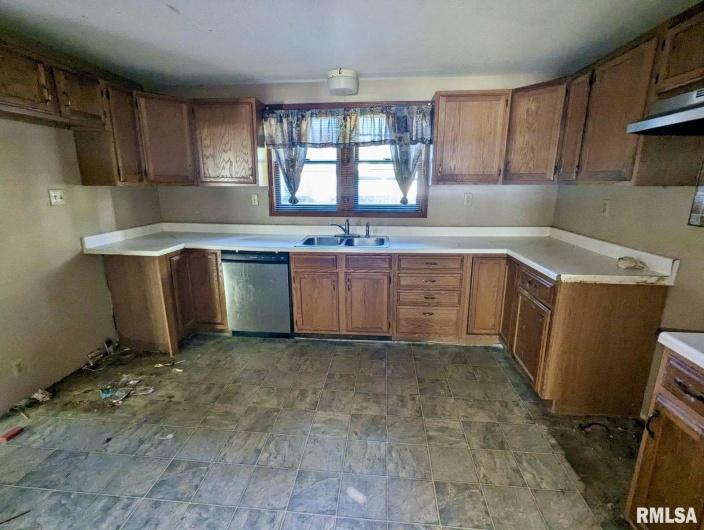 608 OAKLAND Avenue, Carbondale, Illinois 62901, 0 , 0 ,0,Residential Income,For Sale,OAKLAND,0,RMAEB452664