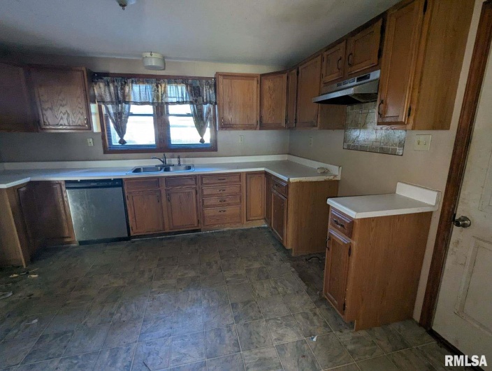 608 OAKLAND Avenue, Carbondale, Illinois 62901, 0 , 0 ,0,Residential Income,For Sale,OAKLAND,0,RMAEB452664
