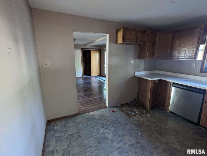 608 OAKLAND Avenue, Carbondale, Illinois 62901, 0 , 0 ,0,Residential Income,For Sale,OAKLAND,0,RMAEB452664