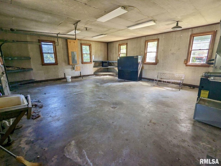 608 OAKLAND Avenue, Carbondale, Illinois 62901, 0 , 0 ,0,Residential Income,For Sale,OAKLAND,0,RMAEB452664