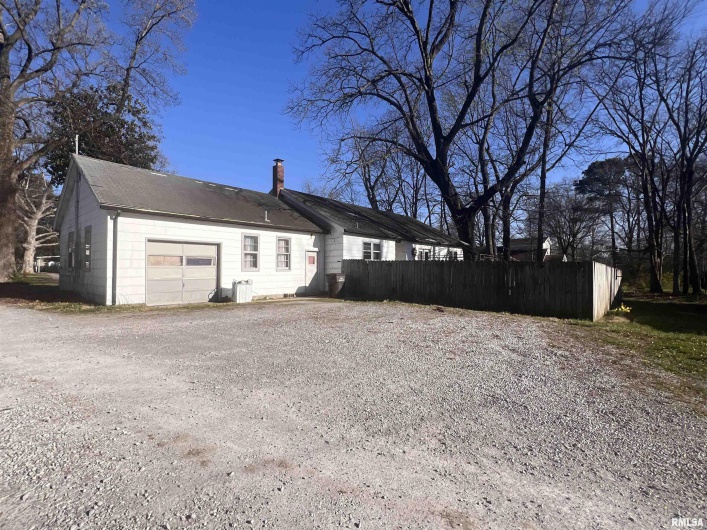 608 OAKLAND Avenue, Carbondale, Illinois 62901, 0 , 0 ,0,Residential Income,For Sale,OAKLAND,0,RMAEB452664