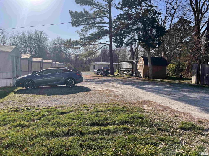 608 OAKLAND Avenue, Carbondale, Illinois 62901, 0 , 0 ,0,Residential Income,For Sale,OAKLAND,0,RMAEB452664