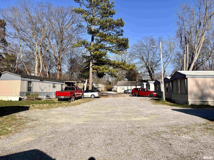 608 OAKLAND Avenue, Carbondale, Illinois 62901, 0 , 0 ,0,Residential Income,For Sale,OAKLAND,0,RMAEB452664