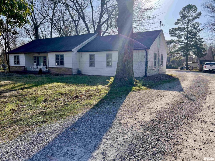 608 OAKLAND Avenue, Carbondale, Illinois 62901, 0 , 0 ,0,Residential Income,For Sale,OAKLAND,0,RMAEB452664