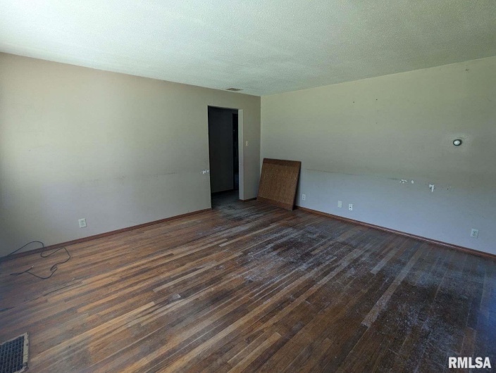 608 OAKLAND Avenue, Carbondale, Illinois 62901, 0 , 0 ,0,Residential Income,For Sale,OAKLAND,0,RMAEB452664