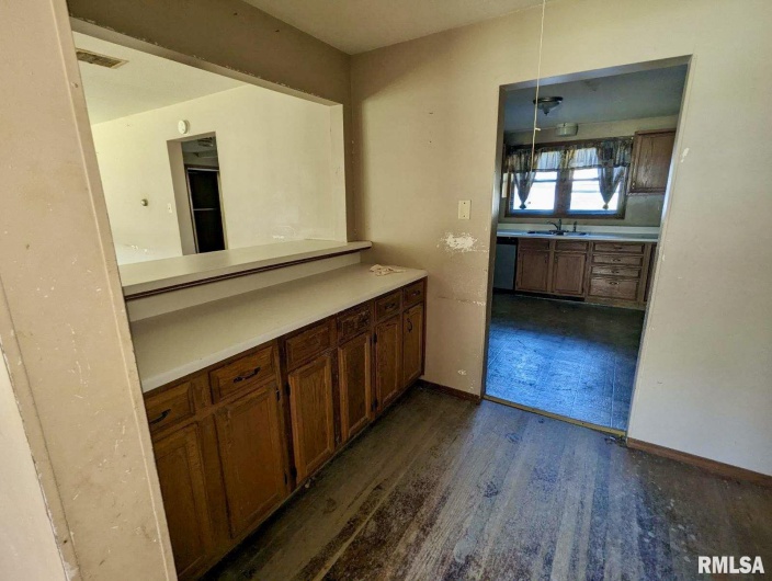 608 OAKLAND Avenue, Carbondale, Illinois 62901, 0 , 0 ,0,Residential Income,For Sale,OAKLAND,0,RMAEB452664