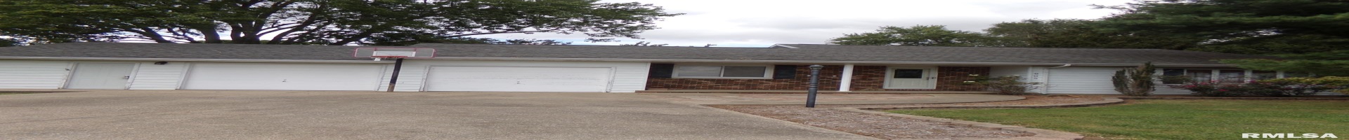 Residential For Sale 805 RACE Street, Ridgway, Illinois 62979, 3 Bedrooms Bedrooms, ,2 BathroomsBathrooms,Residential,For Sale,RACE,RMAEB450529