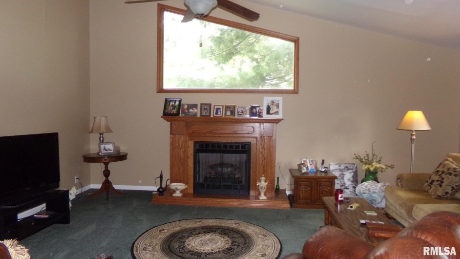 805 RACE Street, Ridgway, Illinois 62979, 3 Bedrooms Bedrooms, 0 ,2 BathroomsBathrooms,Residential,For Sale,RACE,0,RMAEB450529