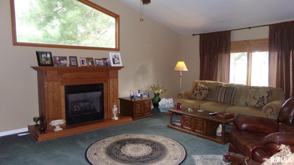 805 RACE Street, Ridgway, Illinois 62979, 3 Bedrooms Bedrooms, 0 ,2 BathroomsBathrooms,Residential,For Sale,RACE,0,RMAEB450529