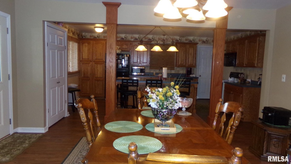 805 RACE Street, Ridgway, Illinois 62979, 3 Bedrooms Bedrooms, 0 ,2 BathroomsBathrooms,Residential,For Sale,RACE,0,RMAEB450529