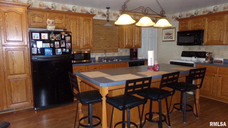 805 RACE Street, Ridgway, Illinois 62979, 3 Bedrooms Bedrooms, 0 ,2 BathroomsBathrooms,Residential,For Sale,RACE,0,RMAEB450529