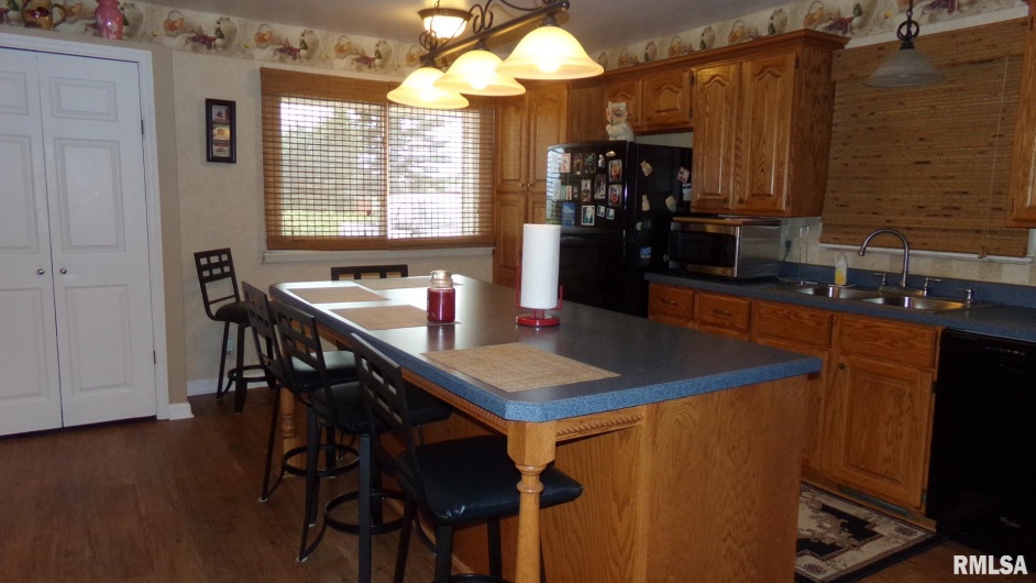 805 RACE Street, Ridgway, Illinois 62979, 3 Bedrooms Bedrooms, 0 ,2 BathroomsBathrooms,Residential,For Sale,RACE,0,RMAEB450529