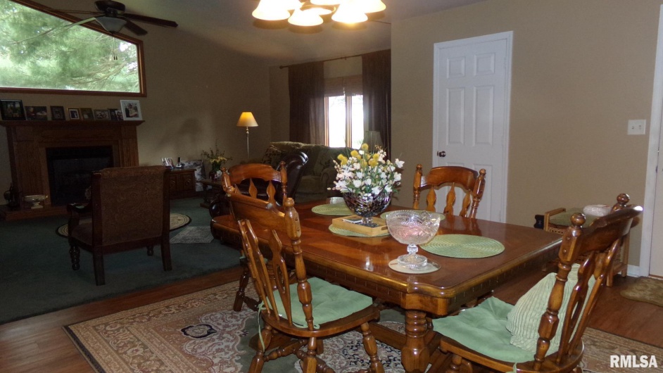 805 RACE Street, Ridgway, Illinois 62979, 3 Bedrooms Bedrooms, 0 ,2 BathroomsBathrooms,Residential,For Sale,RACE,0,RMAEB450529
