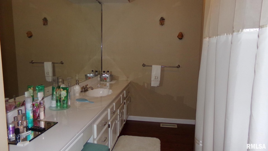 805 RACE Street, Ridgway, Illinois 62979, 3 Bedrooms Bedrooms, 0 ,2 BathroomsBathrooms,Residential,For Sale,RACE,0,RMAEB450529