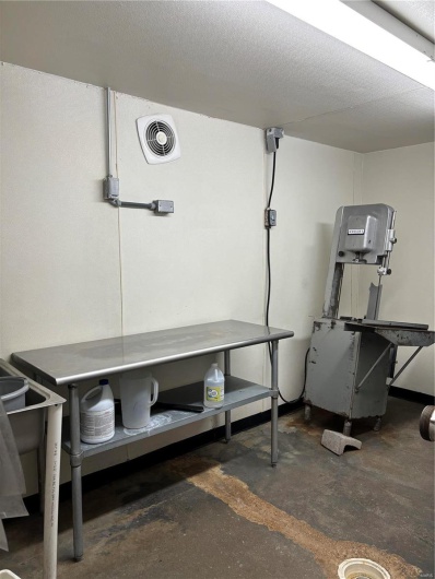 420 Short Oak, Poplar Bluff, Missouri 63901, ,Commercial Sale,For Sale,Short Oak,MAR24036829