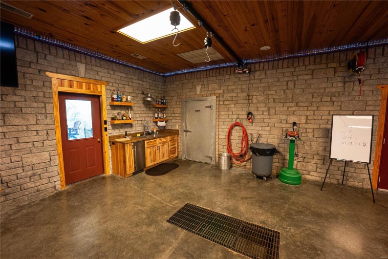 730 PCR 848, Perryville, Missouri 63775, 6 Bedrooms Bedrooms, 11 Rooms Rooms,4 BathroomsBathrooms,Farm,For Sale,PCR 848,MAR24039114