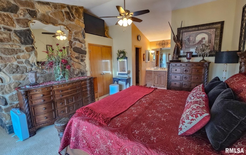 1065 LAKESHORE Drive South, Goreville, Illinois 62939, 3 Bedrooms Bedrooms, 0 ,3 BathroomsBathrooms,Residential,For Sale,LAKESHORE,0,RMAEB452938