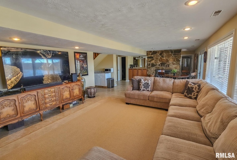 1065 LAKESHORE Drive South, Goreville, Illinois 62939, 3 Bedrooms Bedrooms, 0 ,3 BathroomsBathrooms,Residential,For Sale,LAKESHORE,0,RMAEB452938