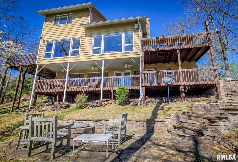 1065 LAKESHORE Drive South, Goreville, Illinois 62939, 3 Bedrooms Bedrooms, 0 ,3 BathroomsBathrooms,Residential,For Sale,LAKESHORE,0,RMAEB452938