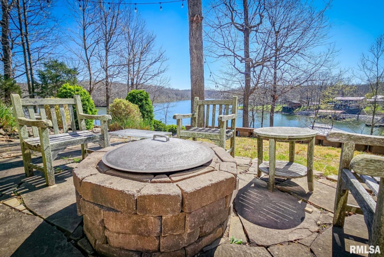 1065 LAKESHORE Drive South, Goreville, Illinois 62939, 3 Bedrooms Bedrooms, 0 ,3 BathroomsBathrooms,Residential,For Sale,LAKESHORE,0,RMAEB452938