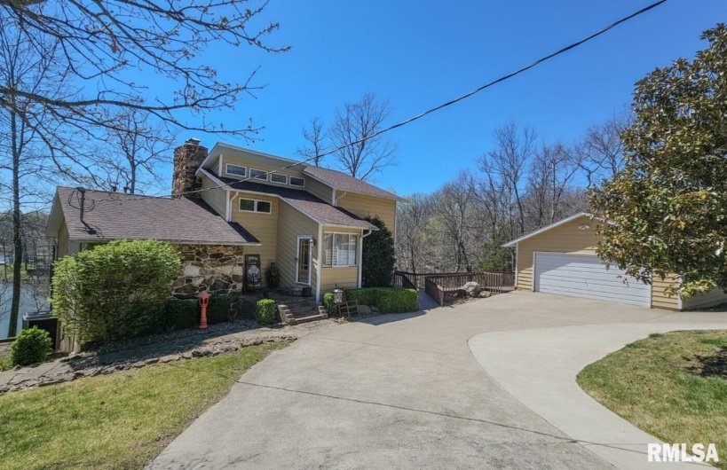 1065 LAKESHORE Drive South, Goreville, Illinois 62939, 3 Bedrooms Bedrooms, 0 ,3 BathroomsBathrooms,Residential,For Sale,LAKESHORE,0,RMAEB452938