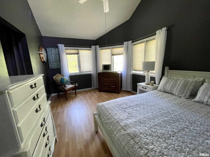 412 WAGON WHEEL Road, Carbondale, Illinois 62901, 6 Bedrooms Bedrooms, 0 ,5 BathroomsBathrooms,Residential,For Sale,WAGON WHEEL,0,RMAQC4254271