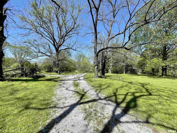 412 WAGON WHEEL Road, Carbondale, Illinois 62901, 6 Bedrooms Bedrooms, 0 ,5 BathroomsBathrooms,Residential,For Sale,WAGON WHEEL,0,RMAQC4254271