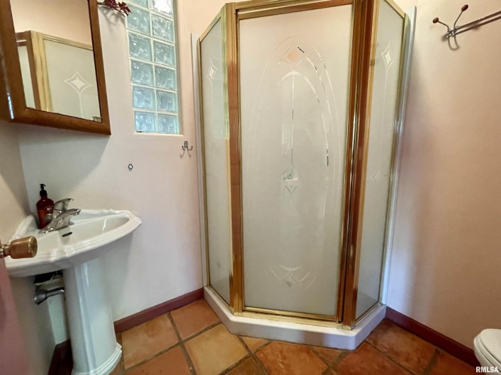 412 WAGON WHEEL Road, Carbondale, Illinois 62901, 6 Bedrooms Bedrooms, 0 ,5 BathroomsBathrooms,Residential,For Sale,WAGON WHEEL,0,RMAQC4254271
