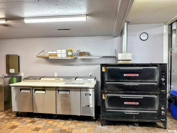 215 Appleknocker Street, Cobden, Illinois 62920, 0 , 0 ,0,Commercial Sale,For Sale,Appleknocker,0,RMAEB454126