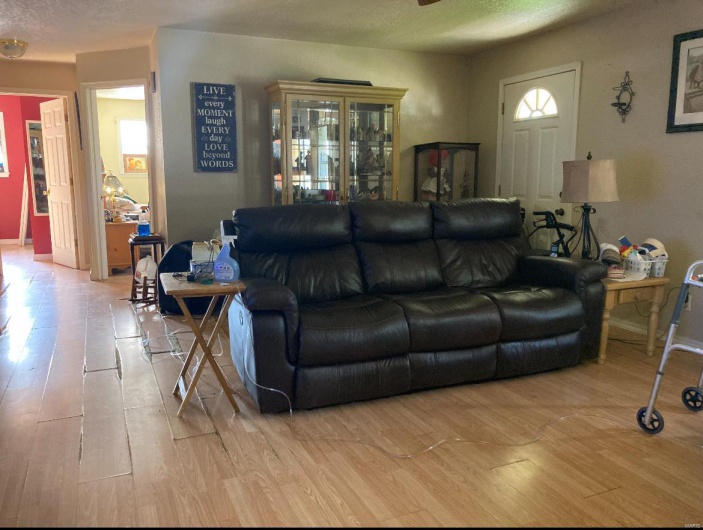131 Outer Road, Poplar Bluff, Missouri 63901, 5 Bedrooms Bedrooms, 12 Rooms Rooms,3 BathroomsBathrooms,Residential,For Sale,Outer Road,MAR24036173