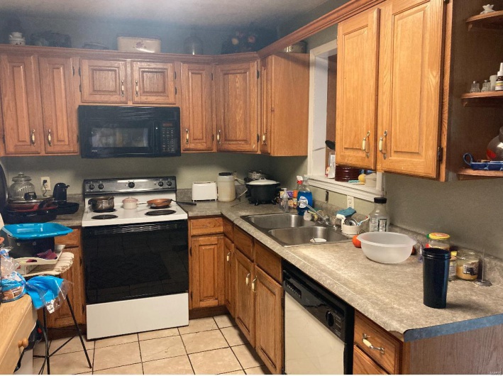 131 Outer Road, Poplar Bluff, Missouri 63901, 5 Bedrooms Bedrooms, 12 Rooms Rooms,3 BathroomsBathrooms,Residential,For Sale,Outer Road,MAR24036173