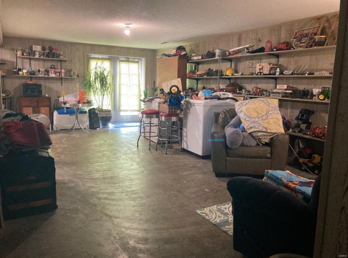 131 Outer Road, Poplar Bluff, Missouri 63901, 5 Bedrooms Bedrooms, 12 Rooms Rooms,3 BathroomsBathrooms,Residential,For Sale,Outer Road,MAR24036173
