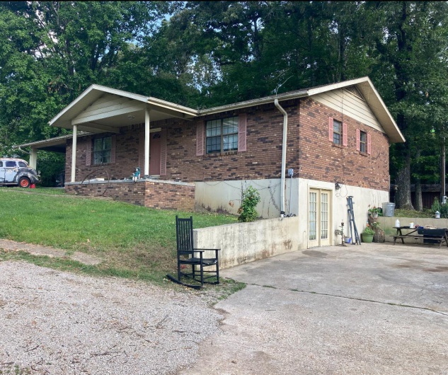131 Outer Road, Poplar Bluff, Missouri 63901, 5 Bedrooms Bedrooms, 12 Rooms Rooms,3 BathroomsBathrooms,Residential,For Sale,Outer Road,MAR24036173