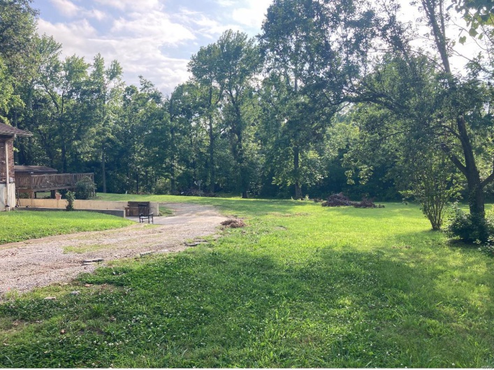 131 Outer Road, Poplar Bluff, Missouri 63901, 5 Bedrooms Bedrooms, 12 Rooms Rooms,3 BathroomsBathrooms,Residential,For Sale,Outer Road,MAR24036173