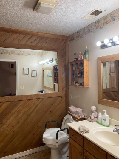131 Outer Road, Poplar Bluff, Missouri 63901, 5 Bedrooms Bedrooms, 12 Rooms Rooms,3 BathroomsBathrooms,Residential,For Sale,Outer Road,MAR24036173