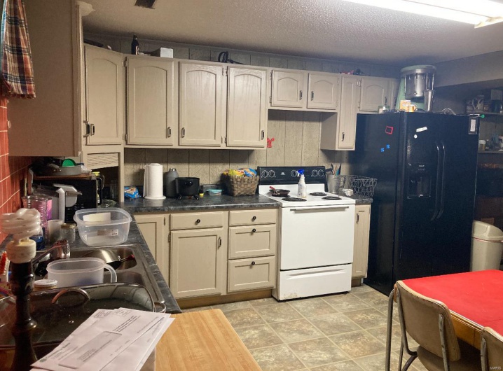 131 Outer Road, Poplar Bluff, Missouri 63901, 5 Bedrooms Bedrooms, 12 Rooms Rooms,3 BathroomsBathrooms,Residential,For Sale,Outer Road,MAR24036173