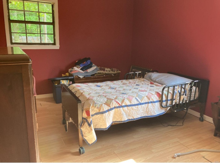 131 Outer Road, Poplar Bluff, Missouri 63901, 5 Bedrooms Bedrooms, 12 Rooms Rooms,3 BathroomsBathrooms,Residential,For Sale,Outer Road,MAR24036173