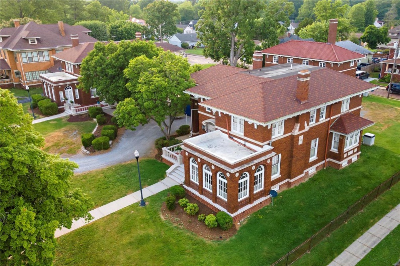 202 Poplar Street, Harrisburg, Illinois 62946, 15 Bedrooms Bedrooms, 32 Rooms Rooms,13 BathroomsBathrooms,Residential,For Sale,Poplar,MAR24040800