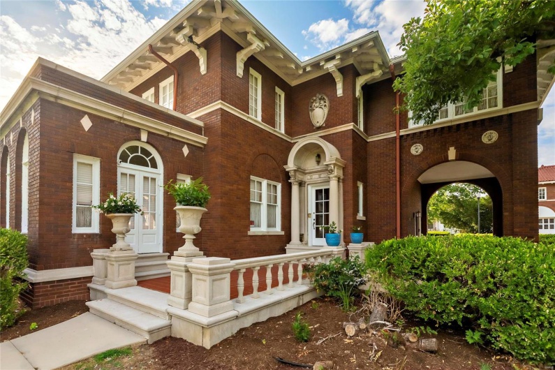 202 Poplar Street, Harrisburg, Illinois 62946, 15 Bedrooms Bedrooms, 32 Rooms Rooms,13 BathroomsBathrooms,Residential,For Sale,Poplar,MAR24040800