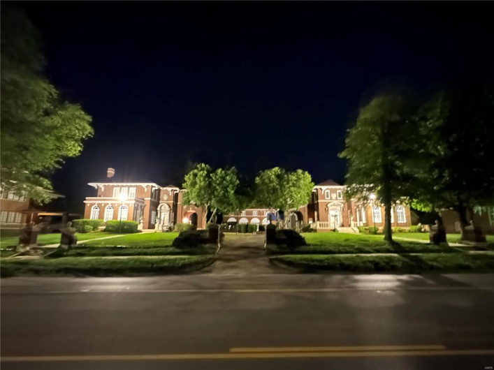 202 Poplar Street, Harrisburg, Illinois 62946, 15 Bedrooms Bedrooms, 32 Rooms Rooms,13 BathroomsBathrooms,Residential,For Sale,Poplar,MAR24040800