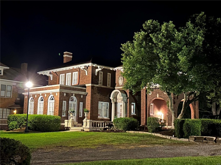 202 Poplar Street, Harrisburg, Illinois 62946, 15 Bedrooms Bedrooms, 32 Rooms Rooms,13 BathroomsBathrooms,Residential,For Sale,Poplar,MAR24040800