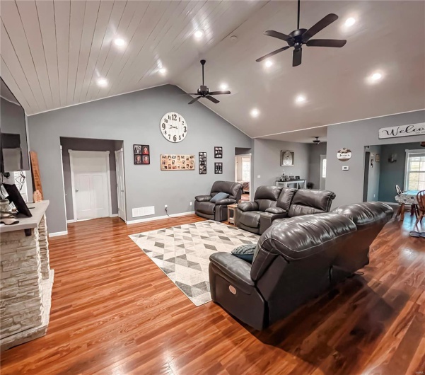 5246 County Road 280, Puxico, Missouri 63960, 5 Bedrooms Bedrooms, 12 Rooms Rooms,3 BathroomsBathrooms,Residential,For Sale,County Road 280,MAR24017795
