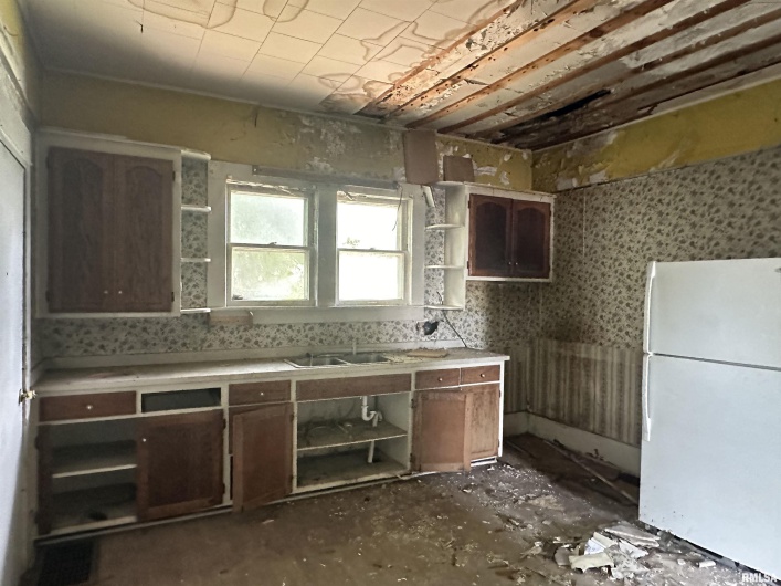 103 7TH Street, Murphysboro, Illinois 62966, 4 Bedrooms Bedrooms, 0 ,2 BathroomsBathrooms,Residential,For Sale,7TH,0,RMAEB454181