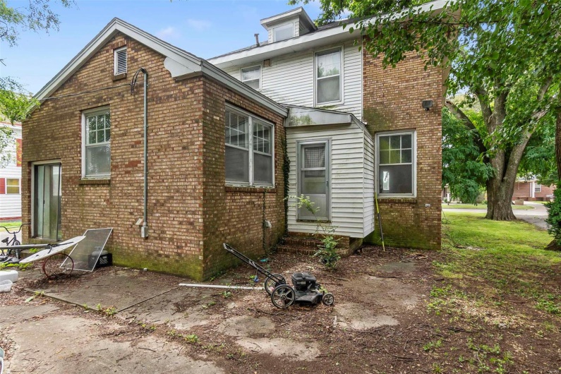 114 North Street, Sikeston, Missouri 63801, 3 Bedrooms Bedrooms, 5 Rooms Rooms,1 BathroomBathrooms,Residential,For Sale,North,MAR24035854