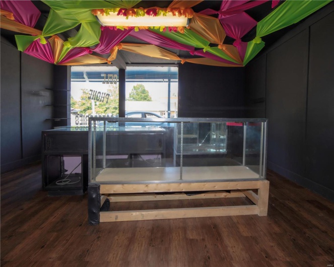 RETAIL OR OFFICE