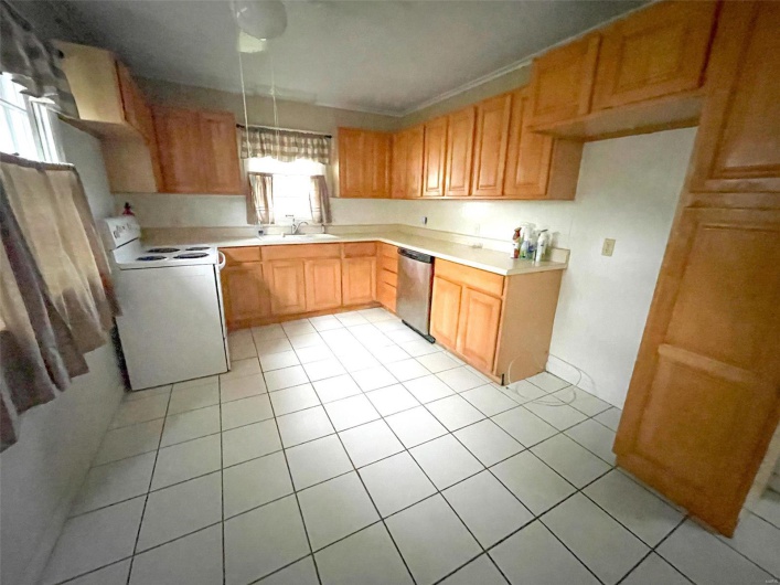 106 W Grant, Dexter, Missouri 63841, 3 Bedrooms Bedrooms, 9 Rooms Rooms,2 BathroomsBathrooms,Residential,For Sale,W Grant,MAR24035135